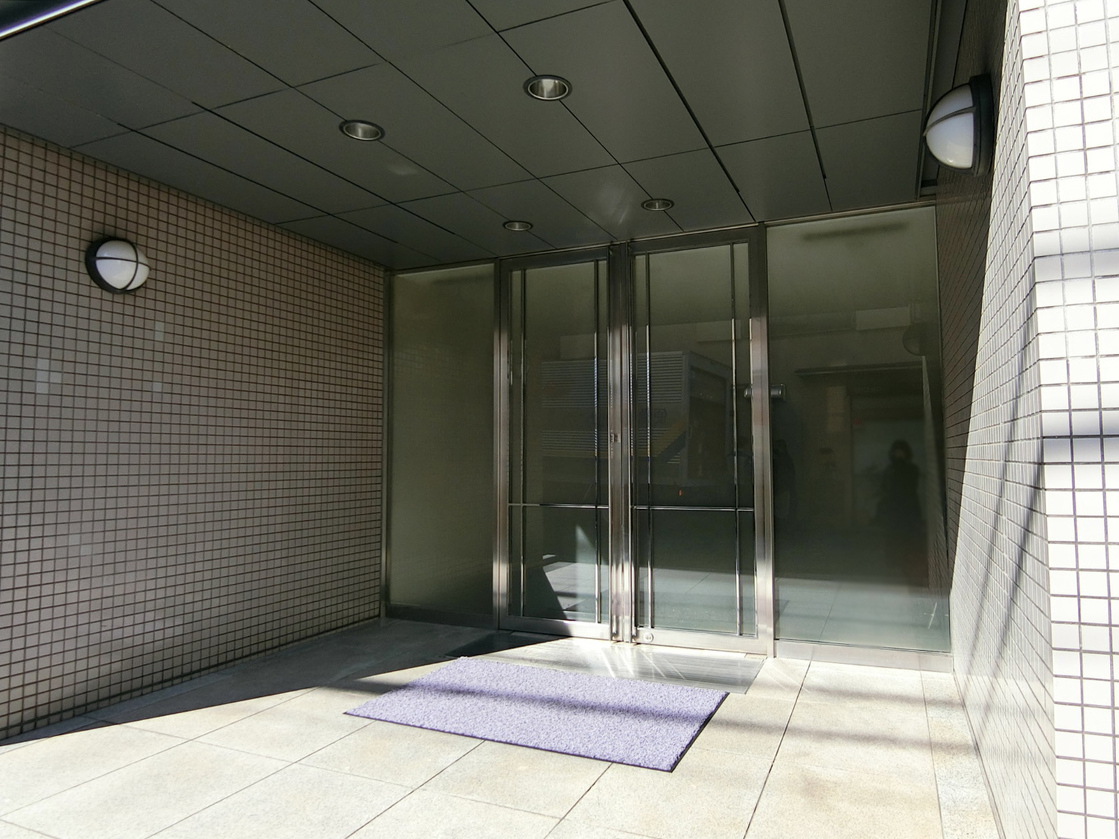 オフィスビル出入口