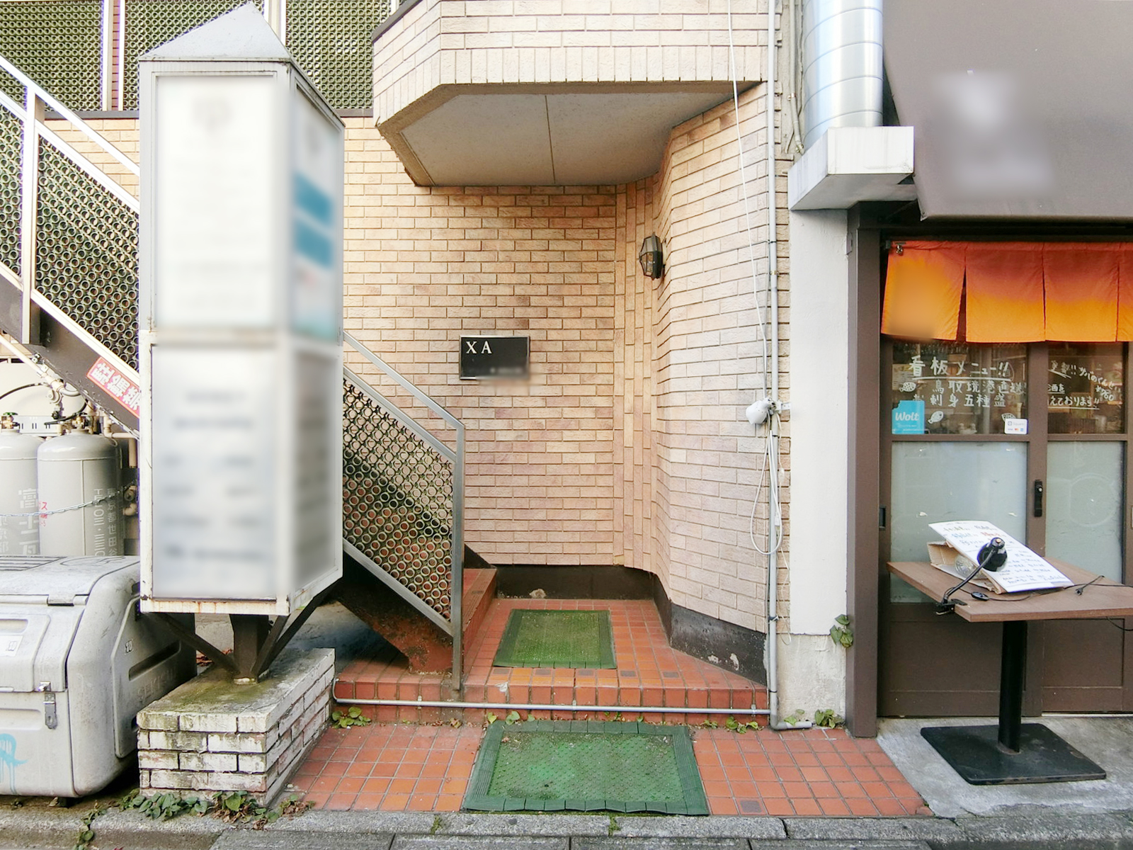 オフィスビル出入り口