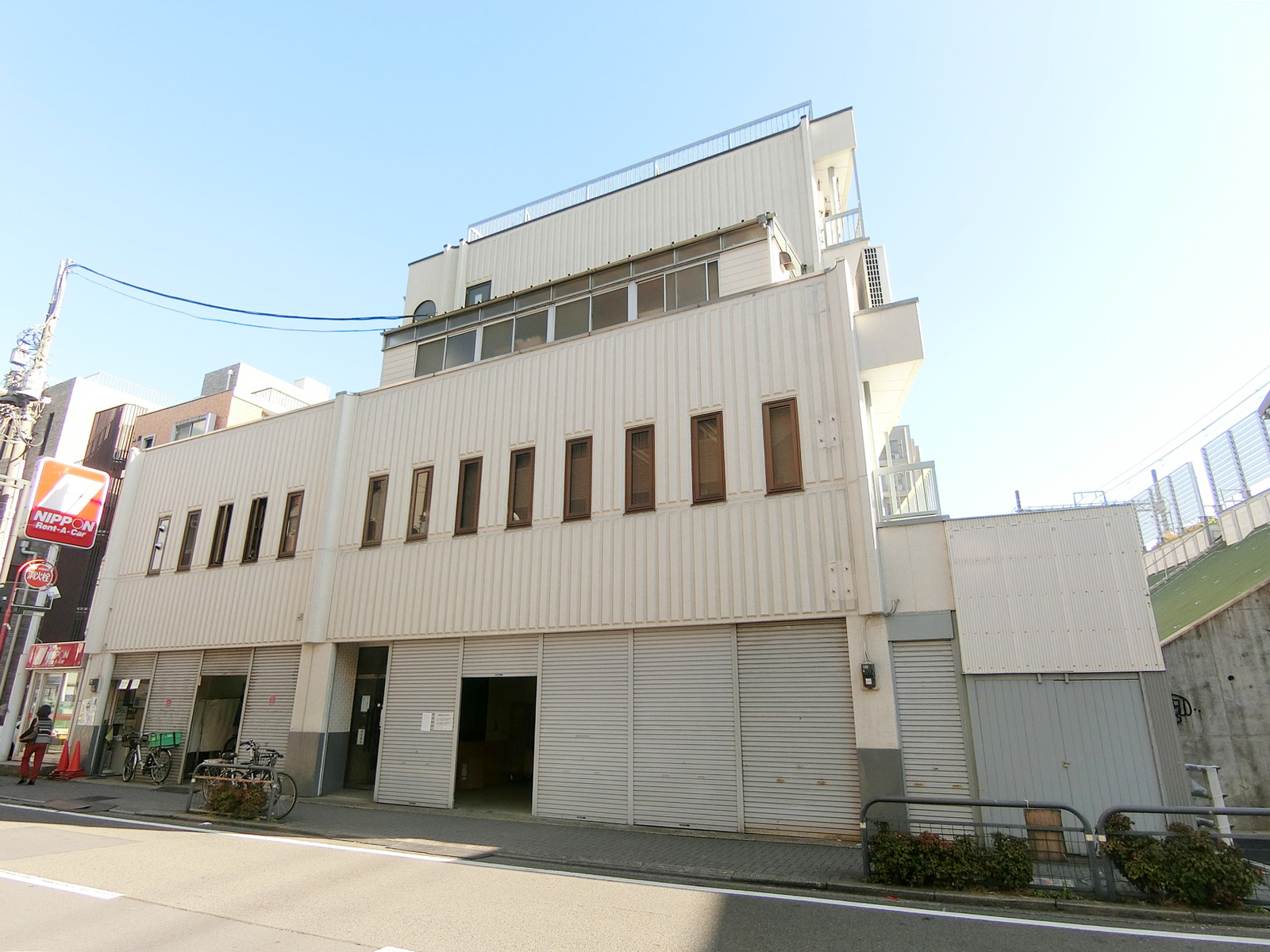 横長の外観