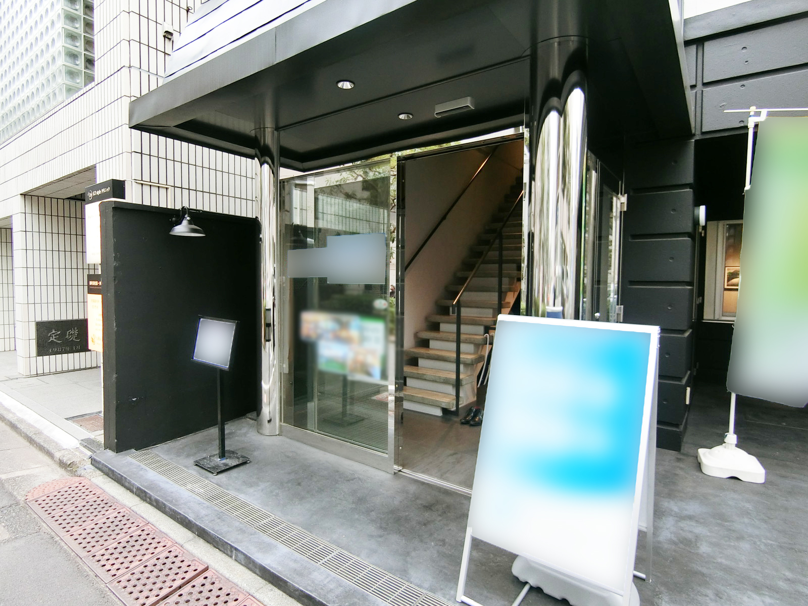オフィスビル出入口