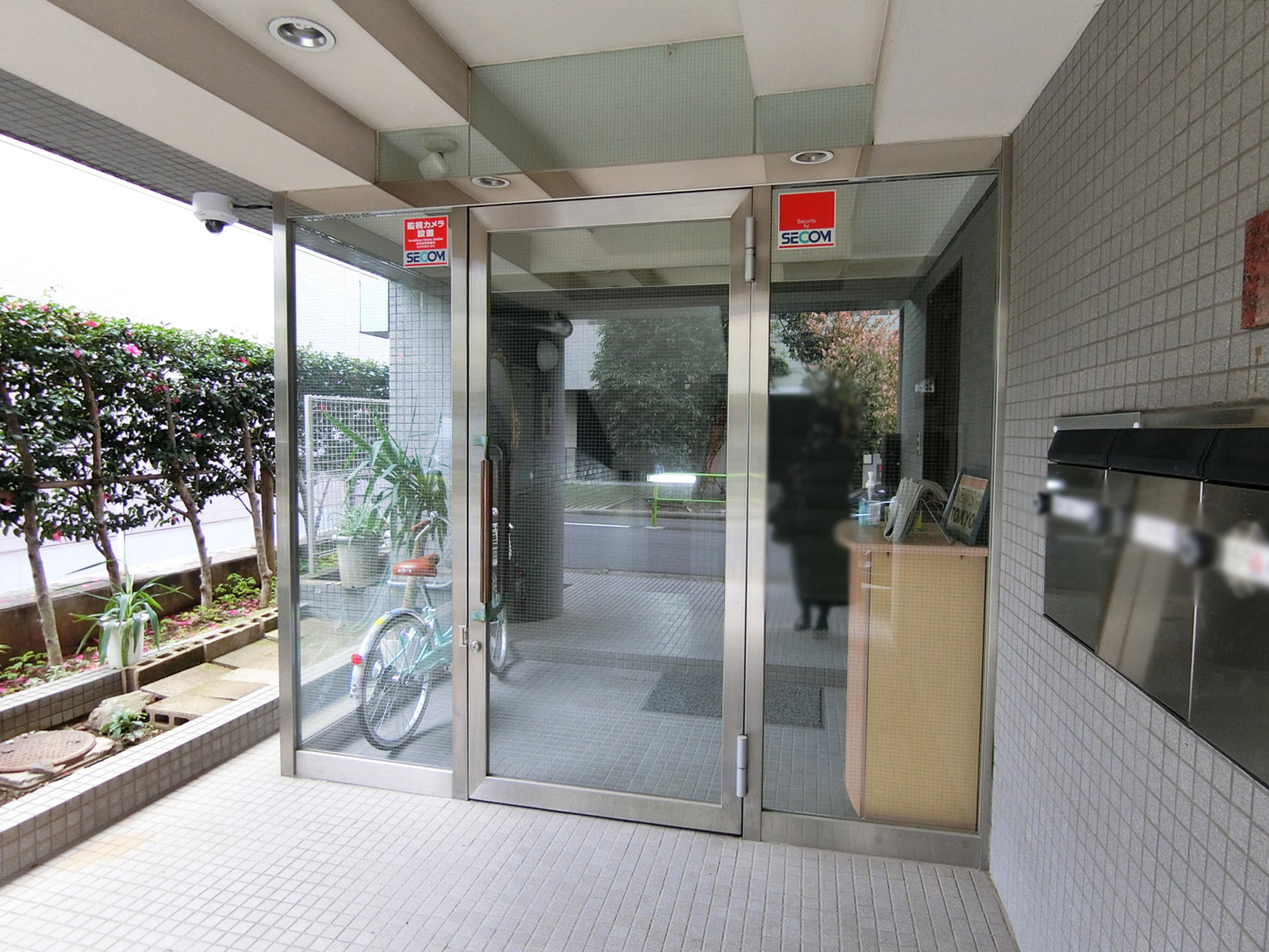 オフィスビル出入口