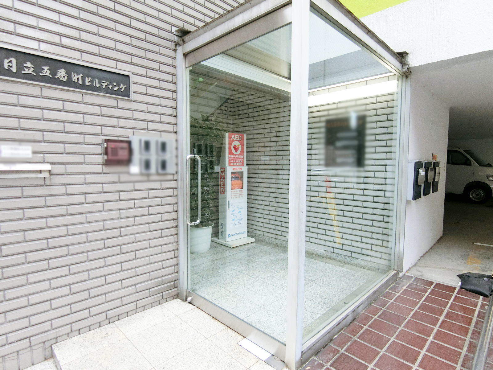 オフィスビル出入口