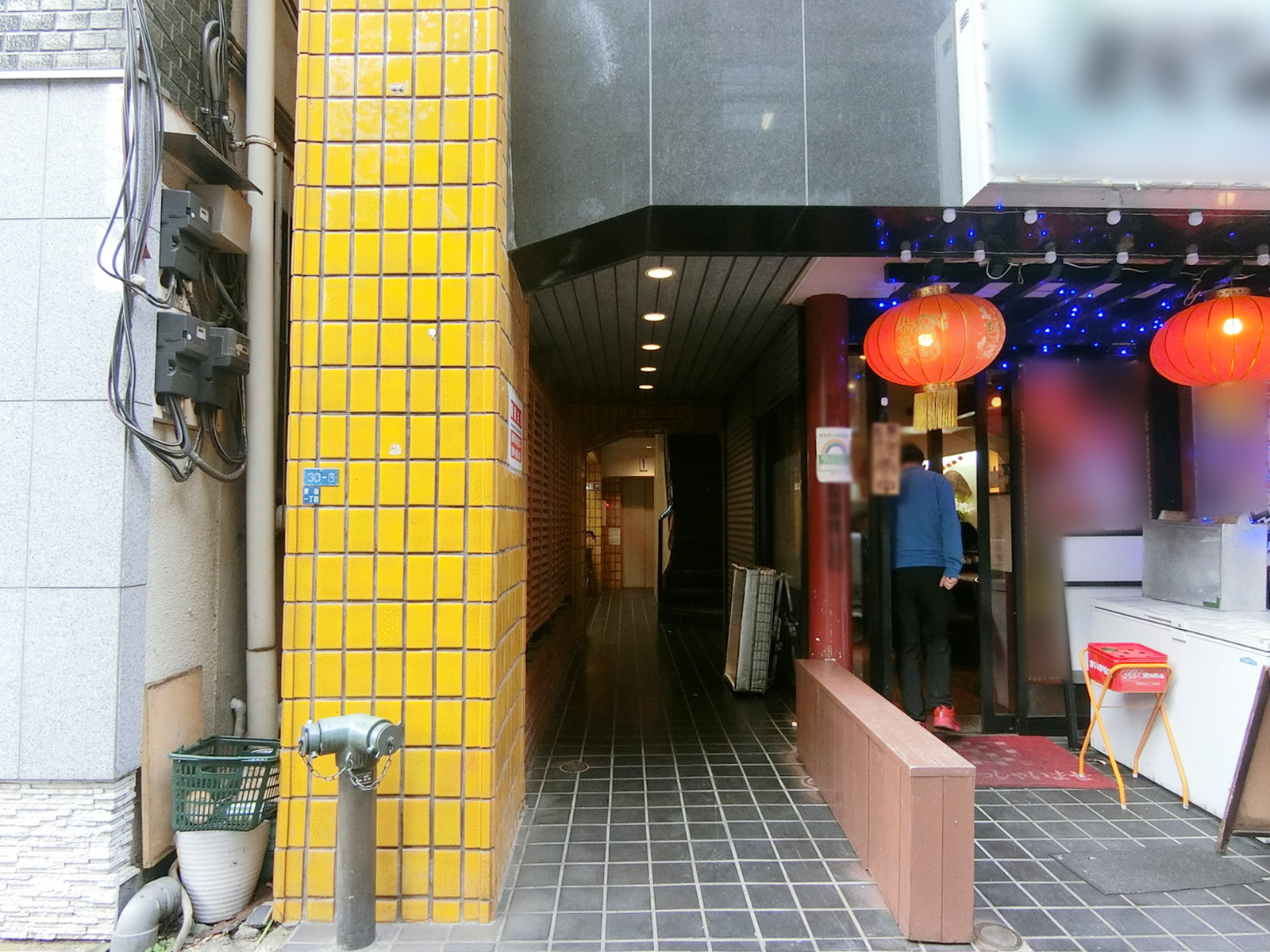 オフィスビル出入り口