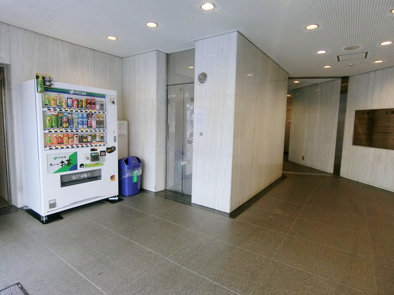 エントランスホール