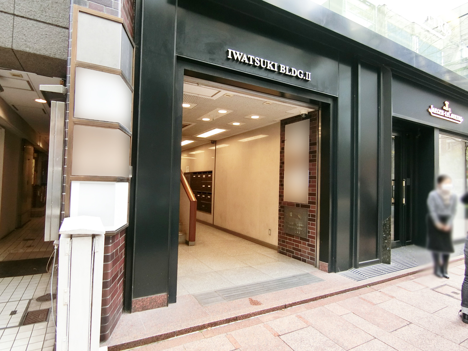 オフィスビル出入口