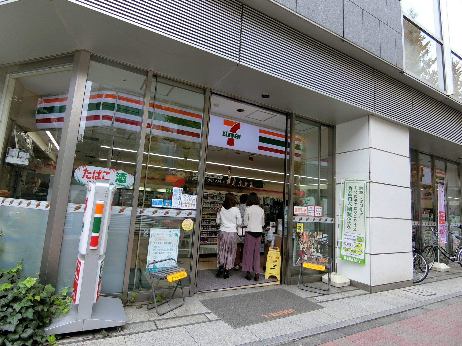 1階のセブンイレブン