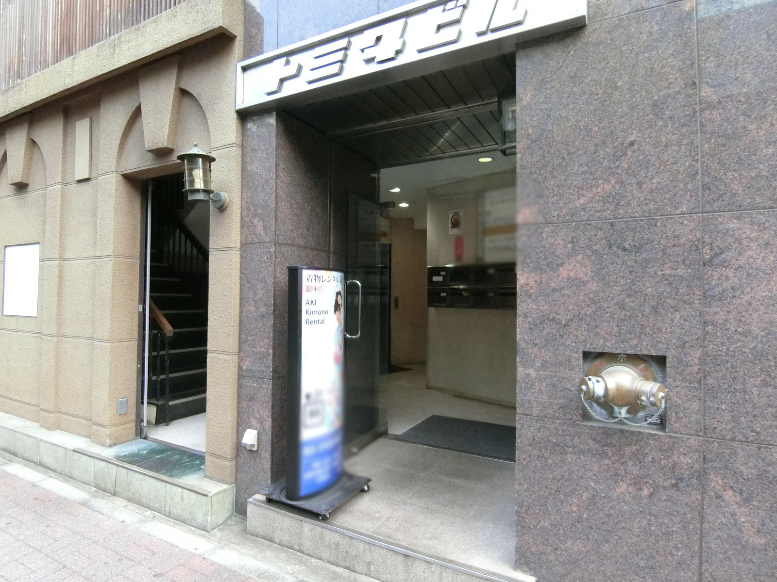 オフィスビル出入口
