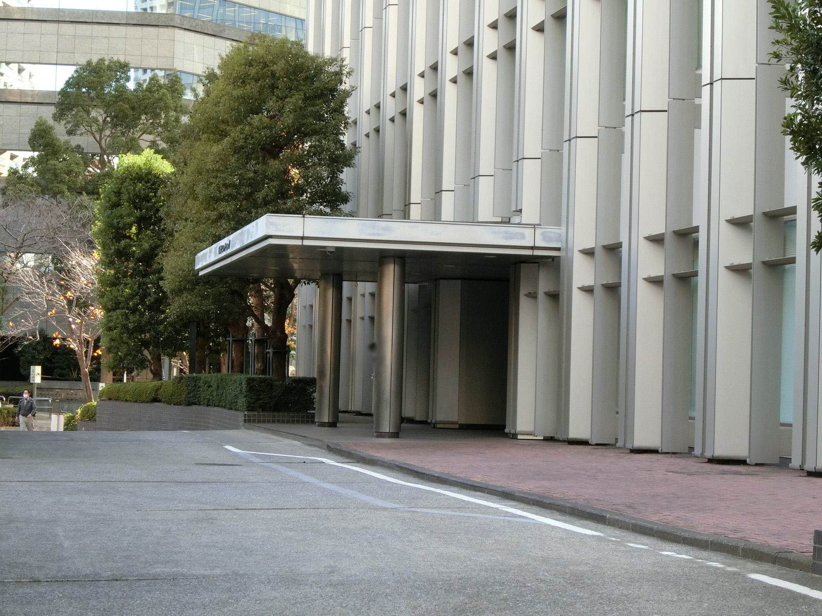 オフィスビル出入り口