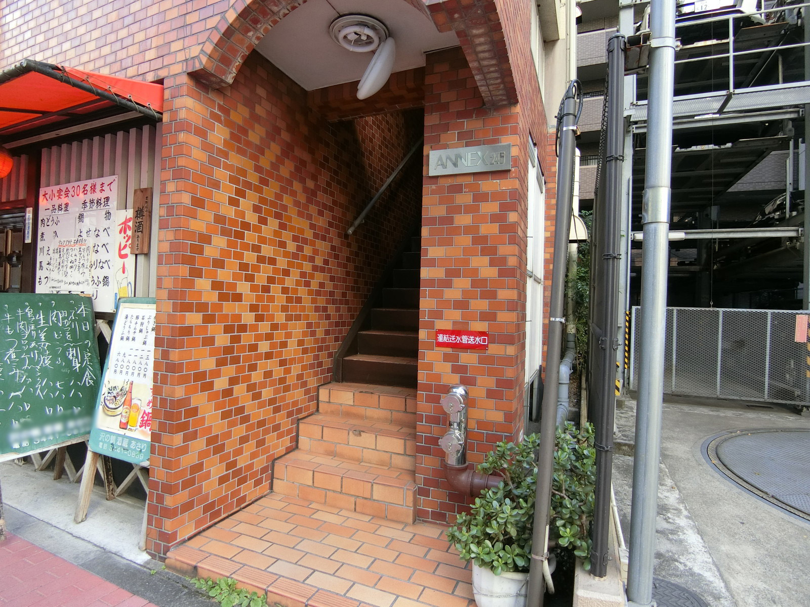 オフィスビル出入り口