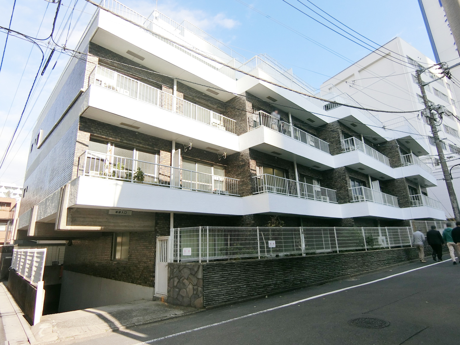 横長の外観