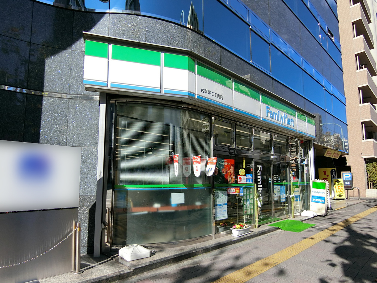 1階のファミリーマート