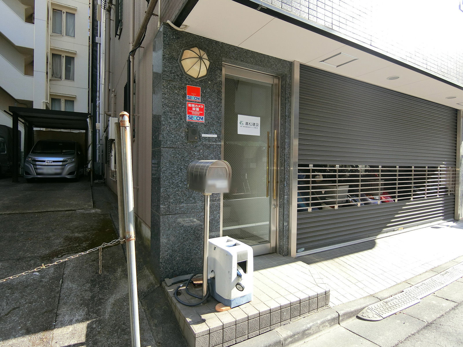 別のオフィス出入り口