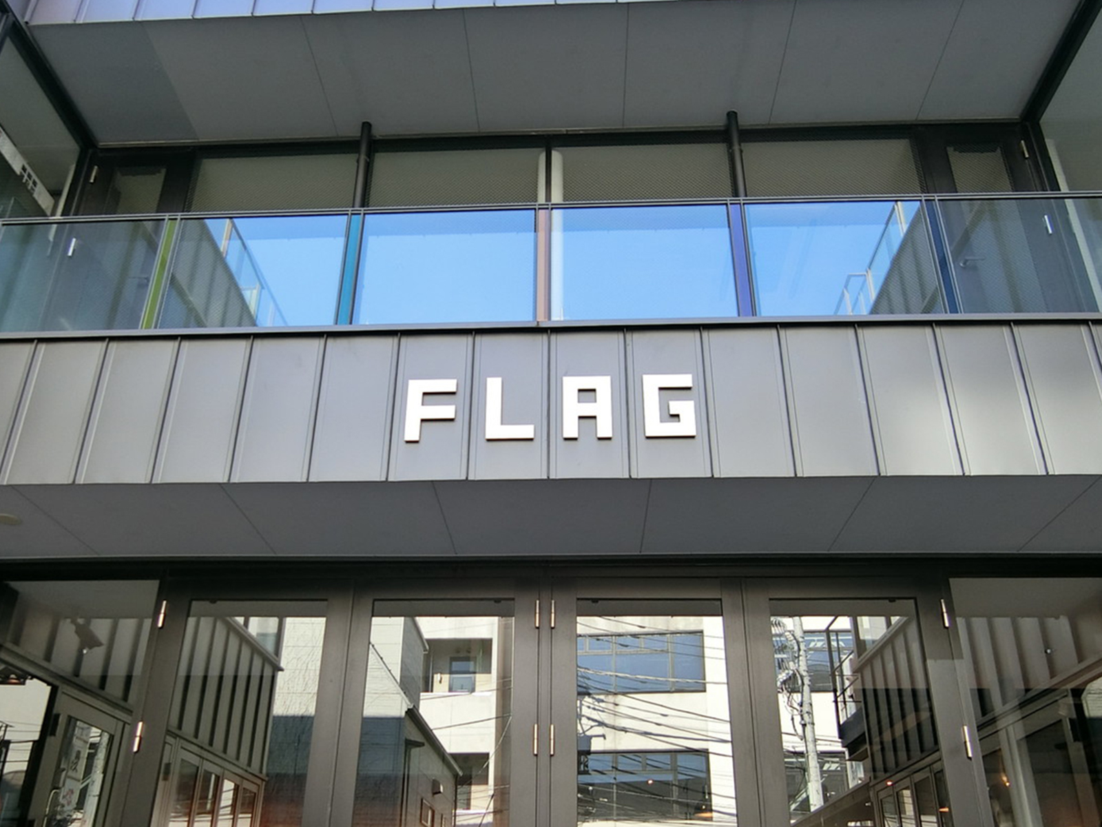 ネームプレート：FLAG