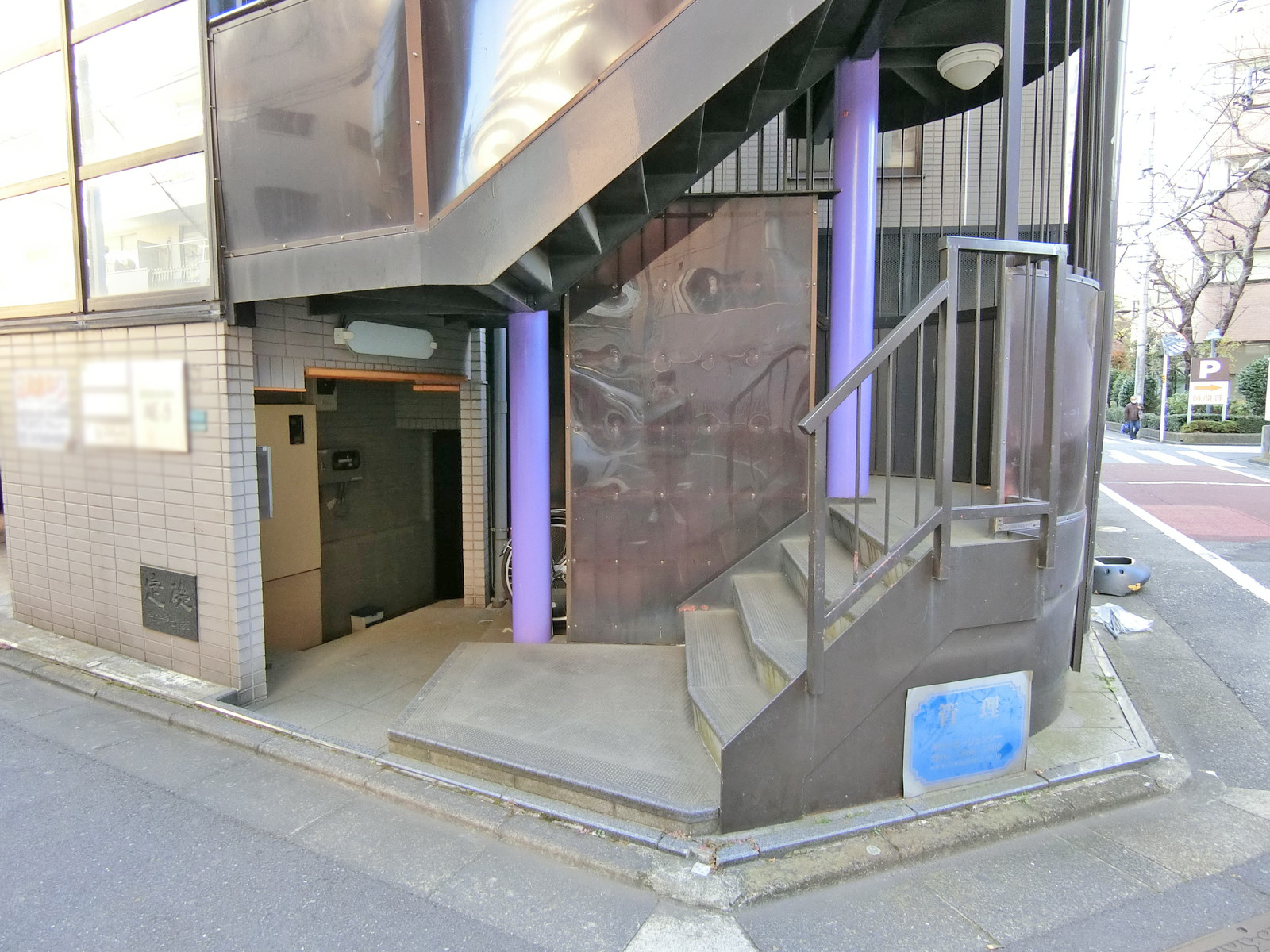 オフィス出入口