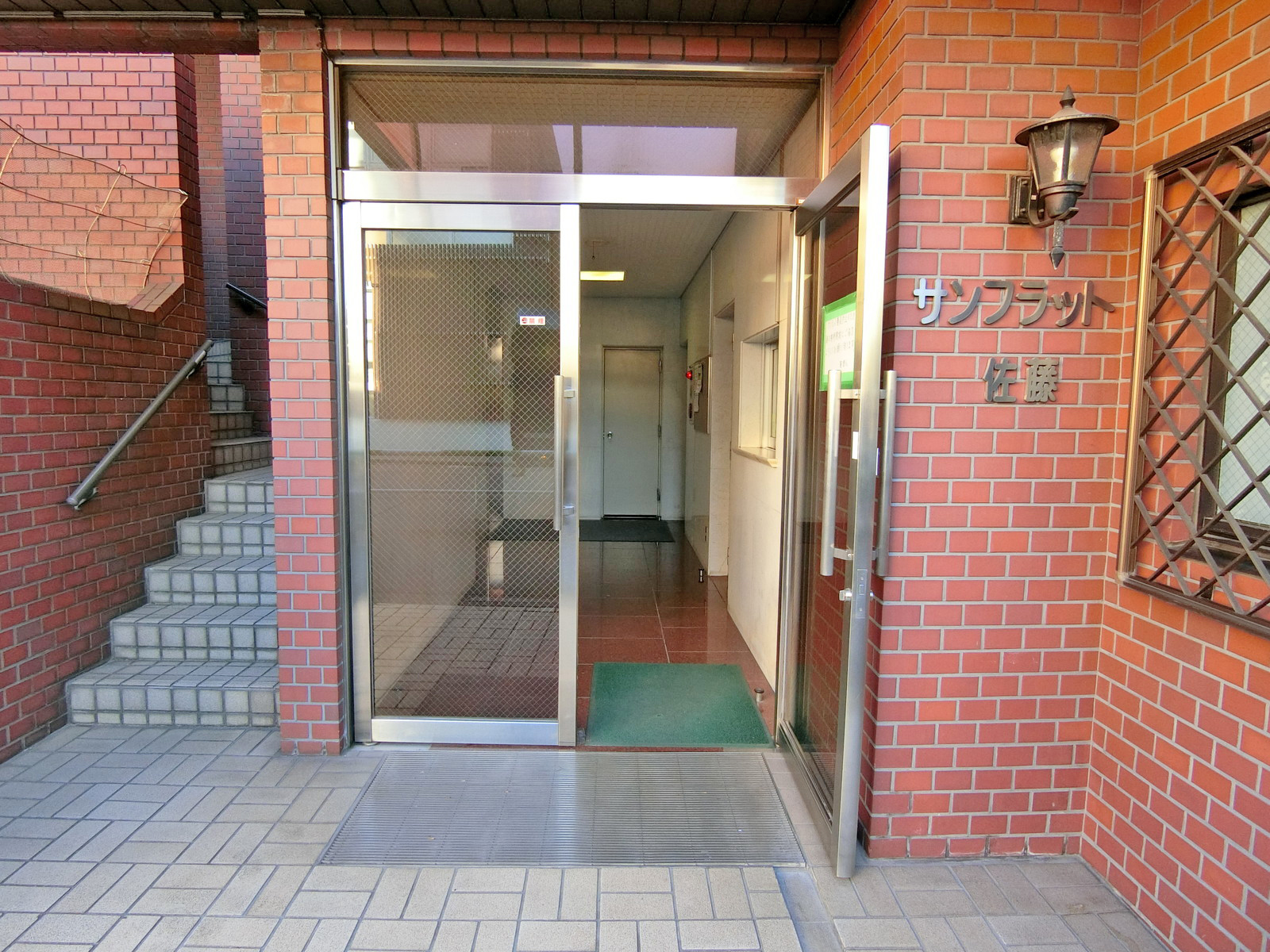 オフィス出入口