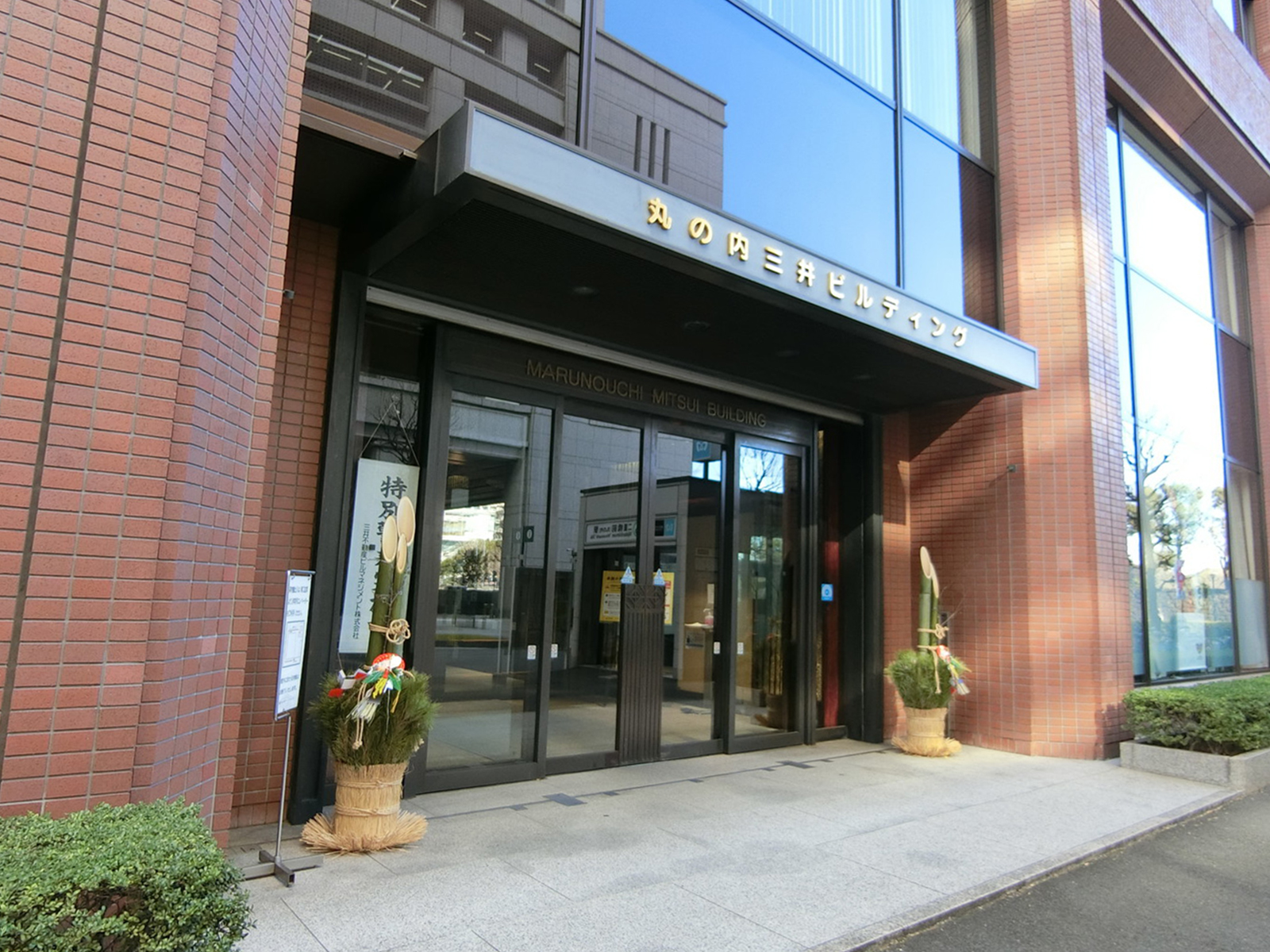オフィスビル出入口