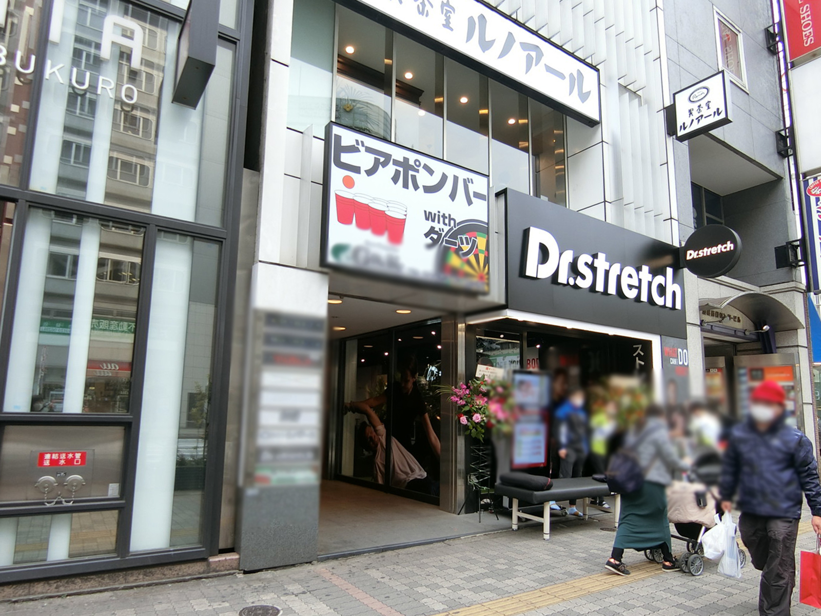 オフィスビル出入口