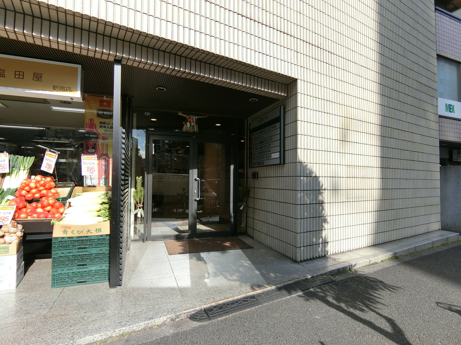 オフィスビル出入口