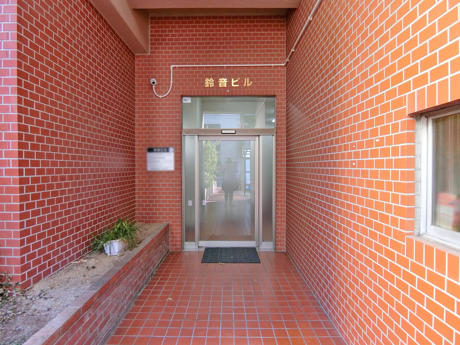 オフィス出入口