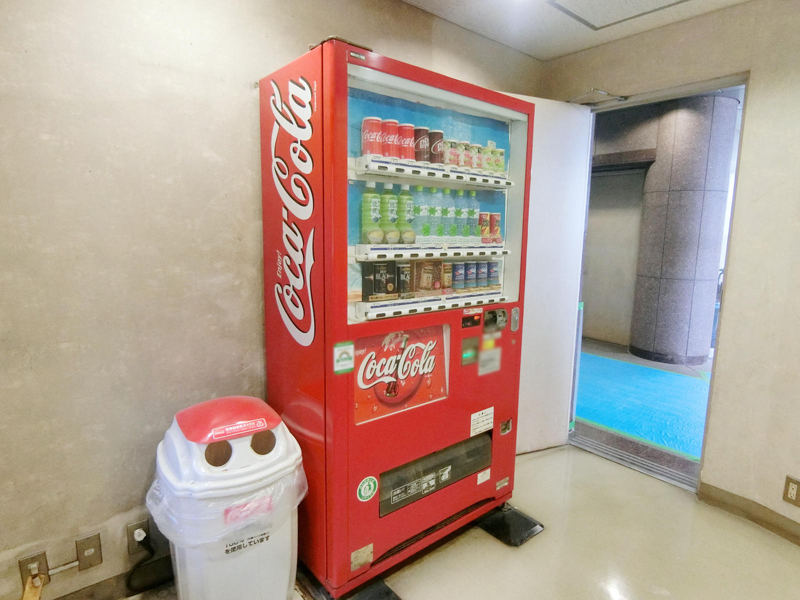 1階にある自動販売機