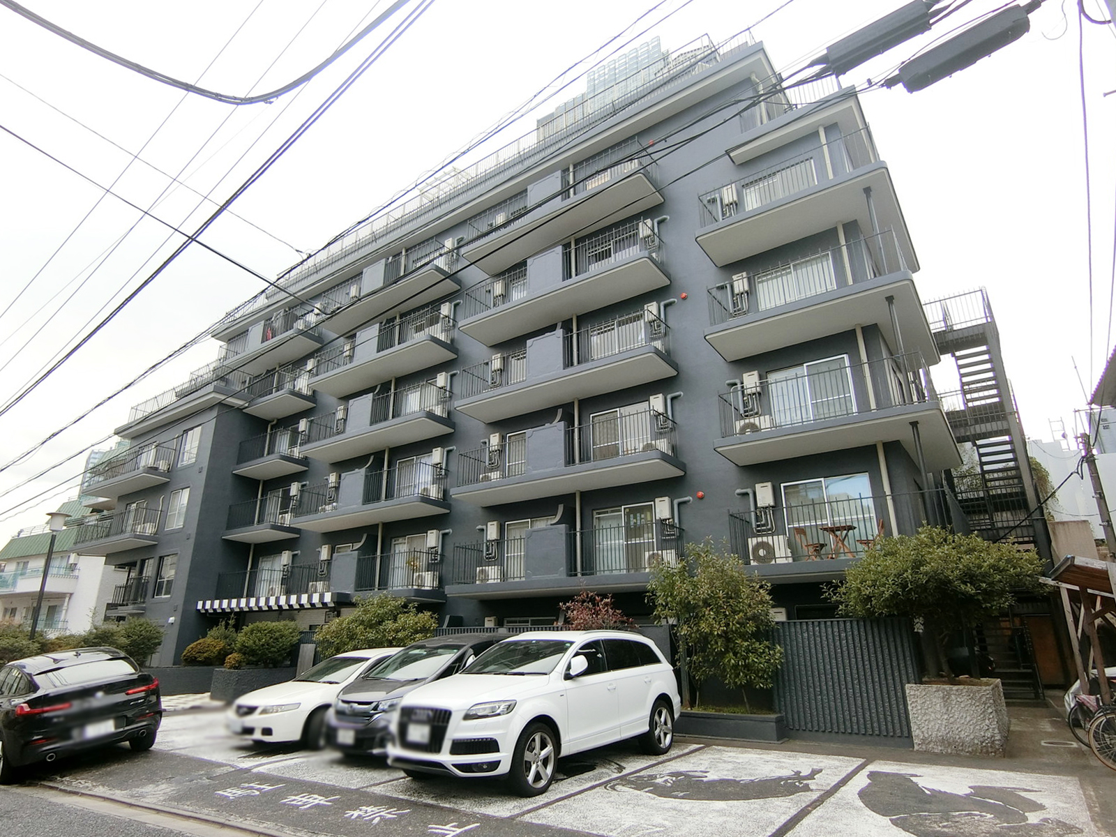 横長の外観