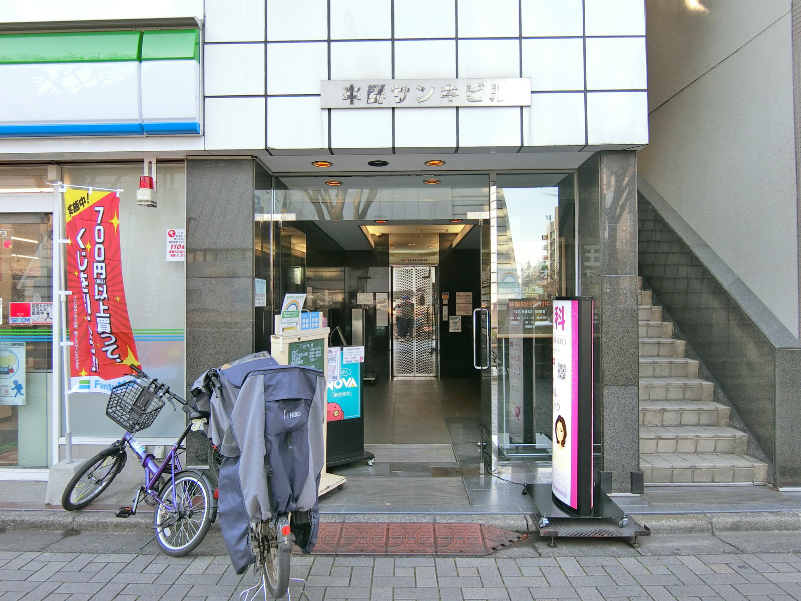 オフィス出入口