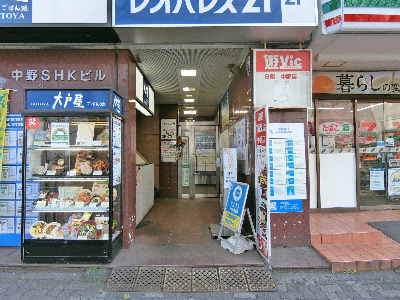 オフィス出入口