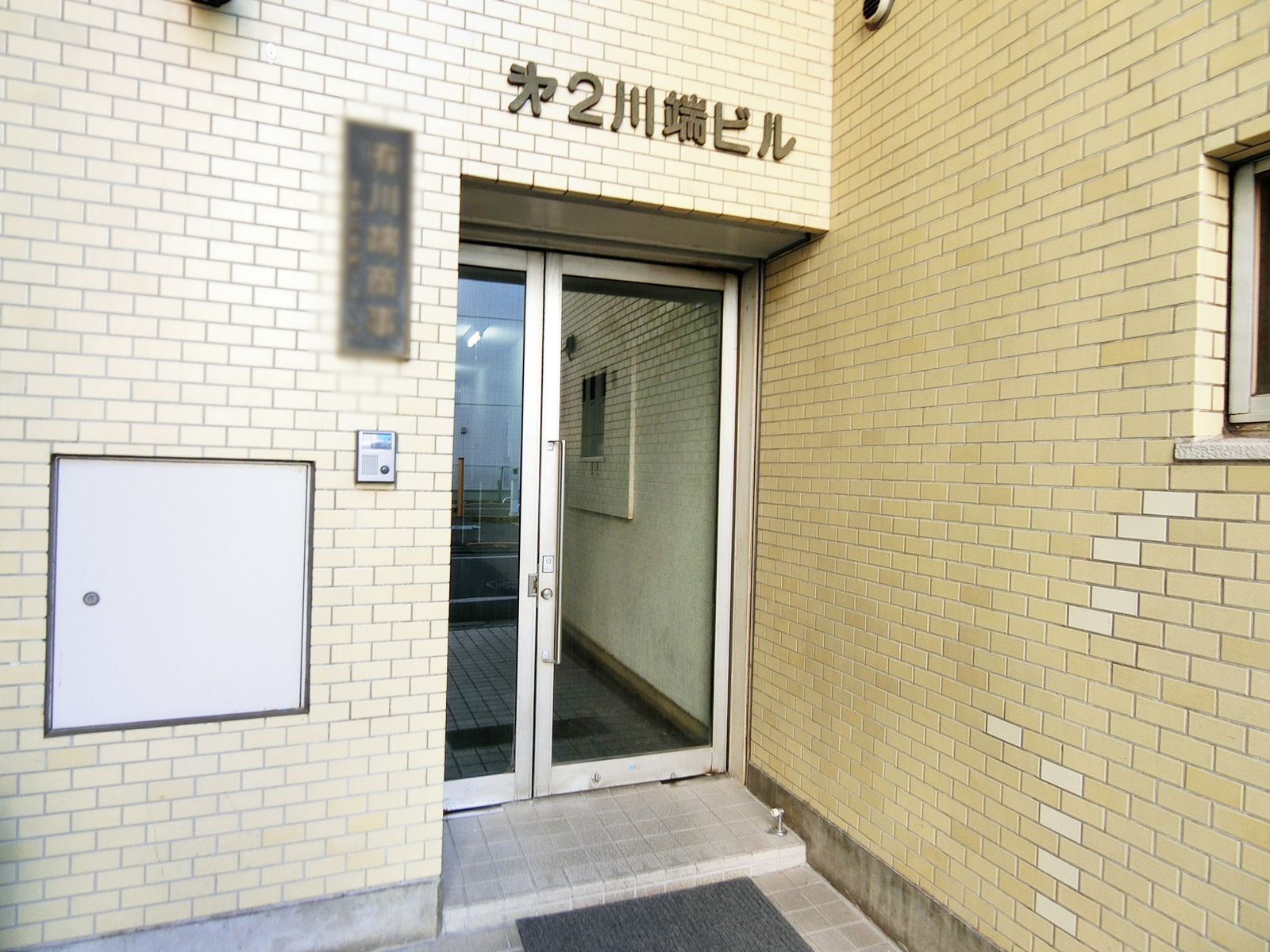 オフィスビル出入口