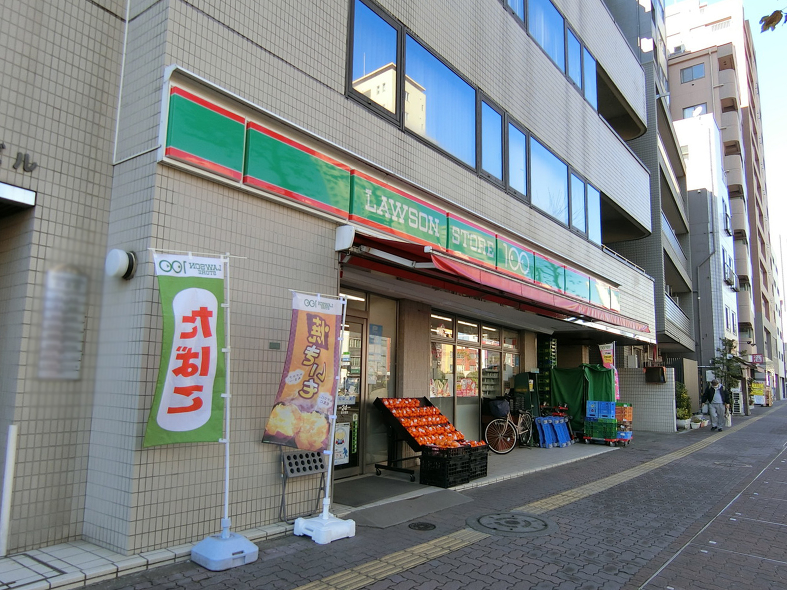 1階のローソンストア100