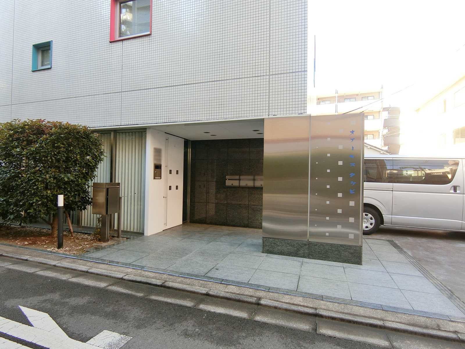 オフィスビル出入口