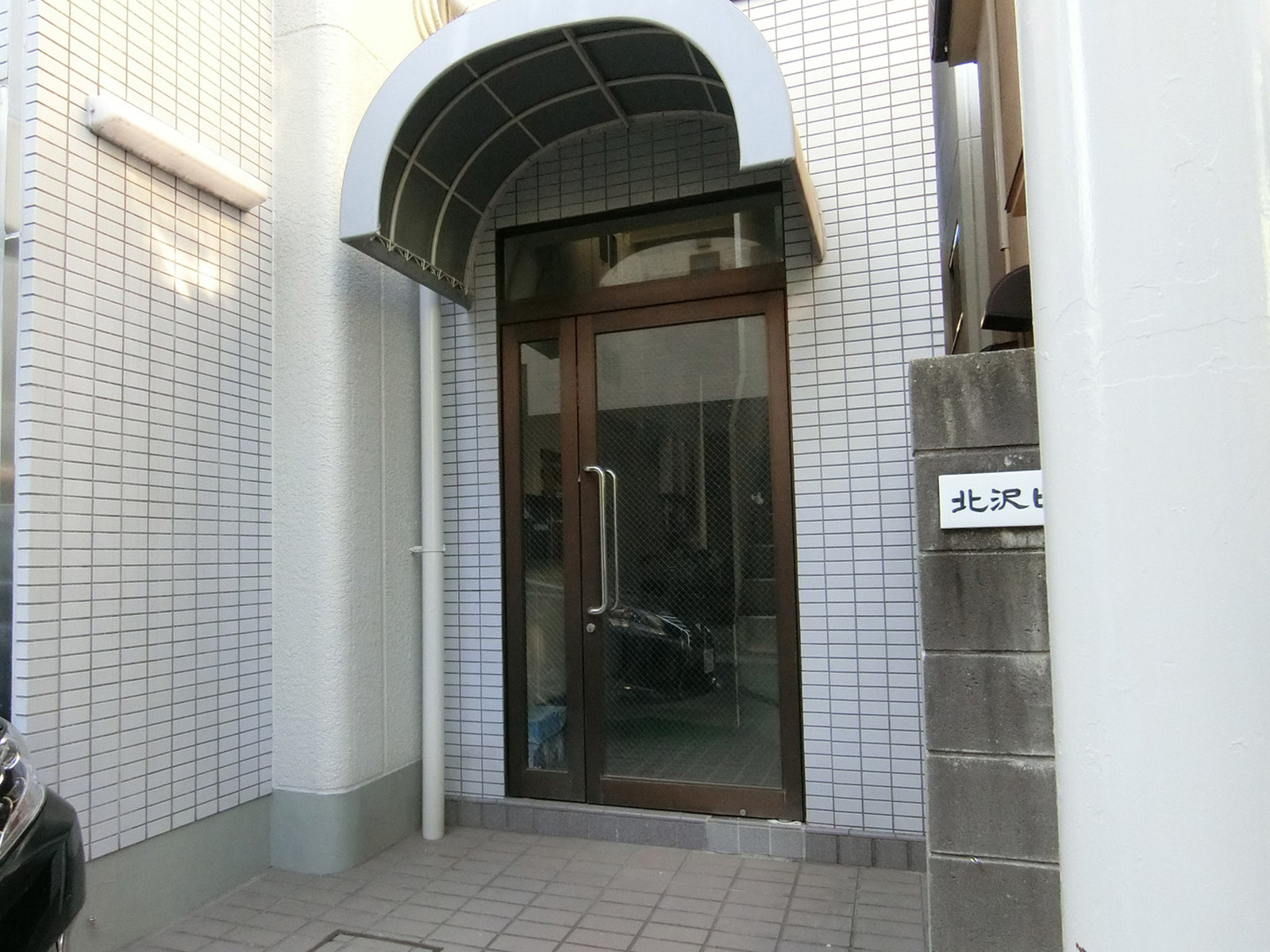 オフィスビル出入口