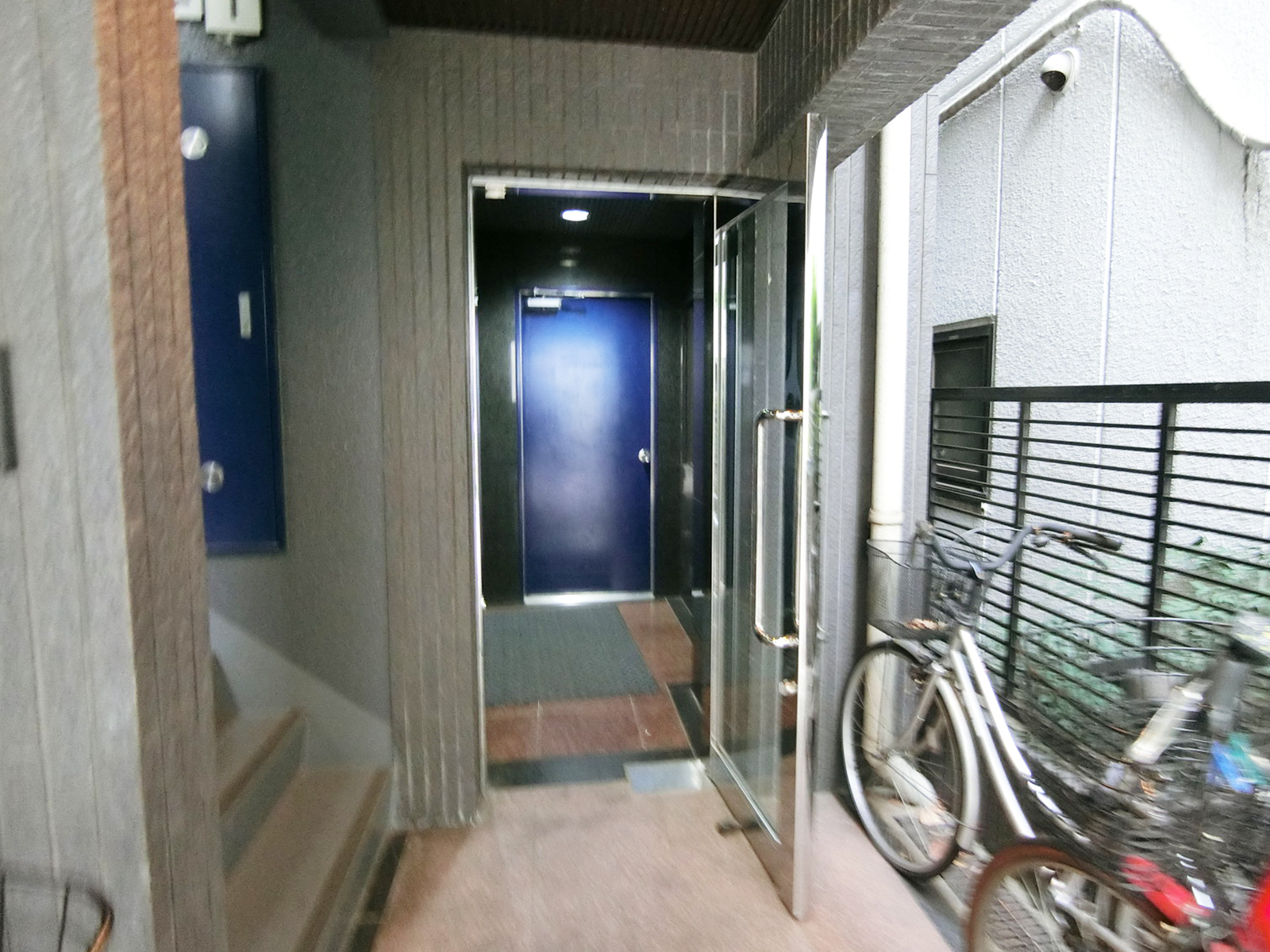 オフィスビル出入口