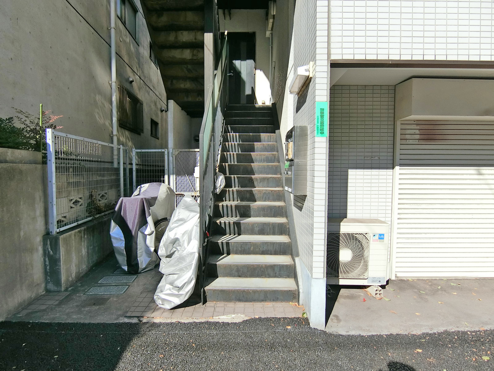 オフィス出入口