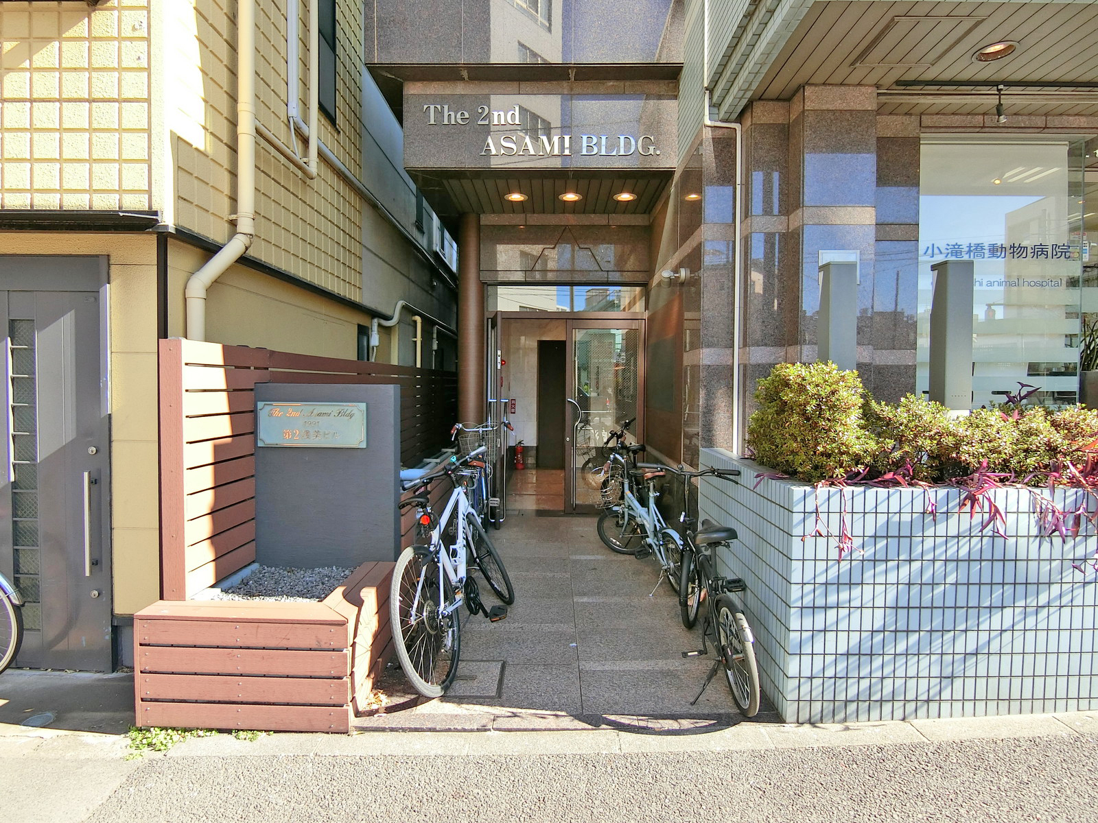 オフィス出入口
