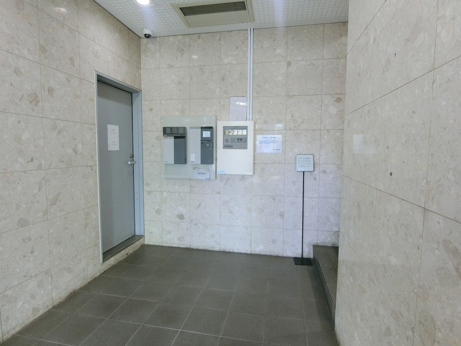エントランスホール