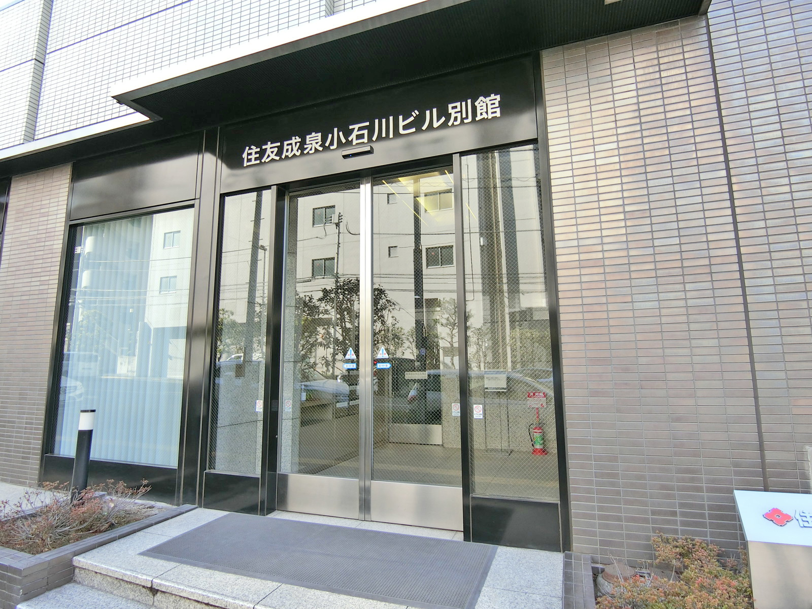 オフィス出入口