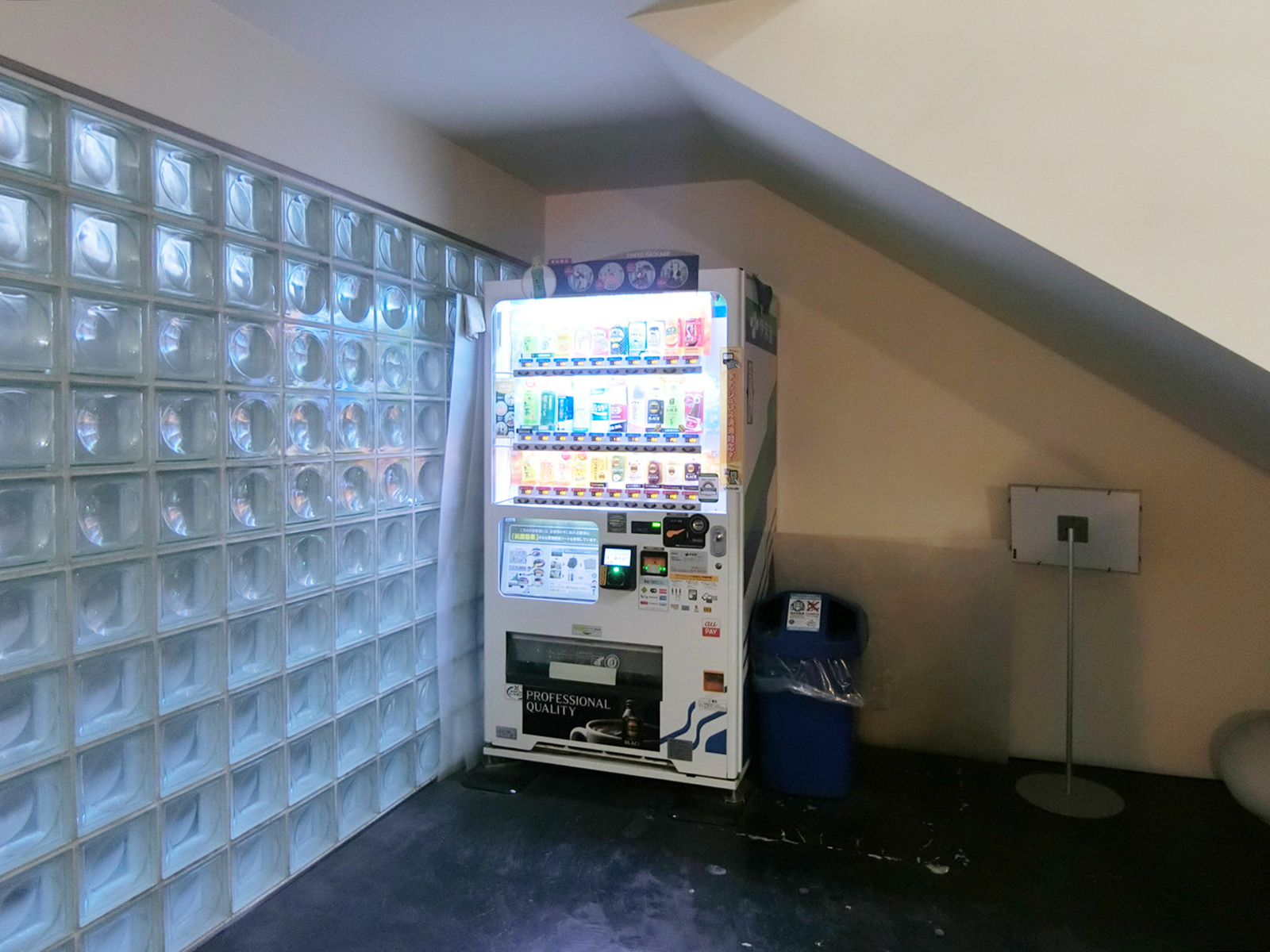 1階にある自動販売機