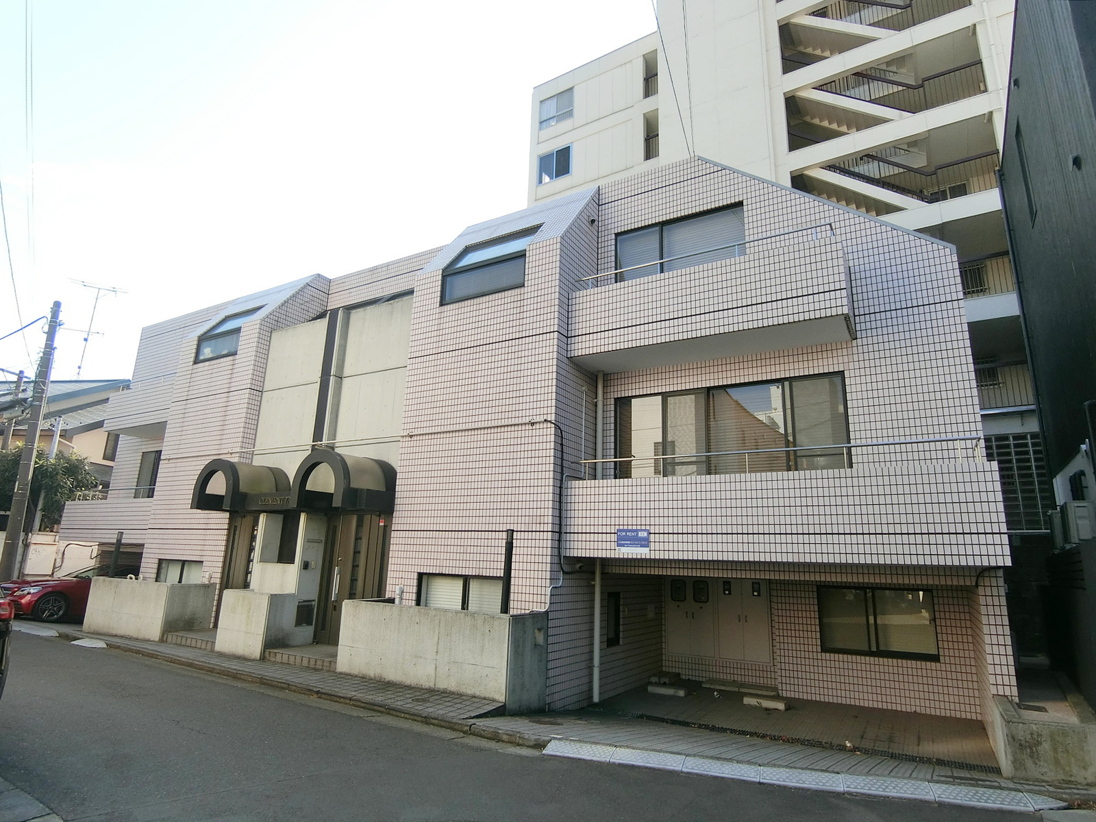 横長の外観