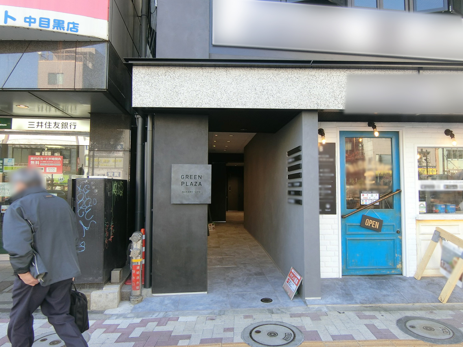 オフィスビル出入り口