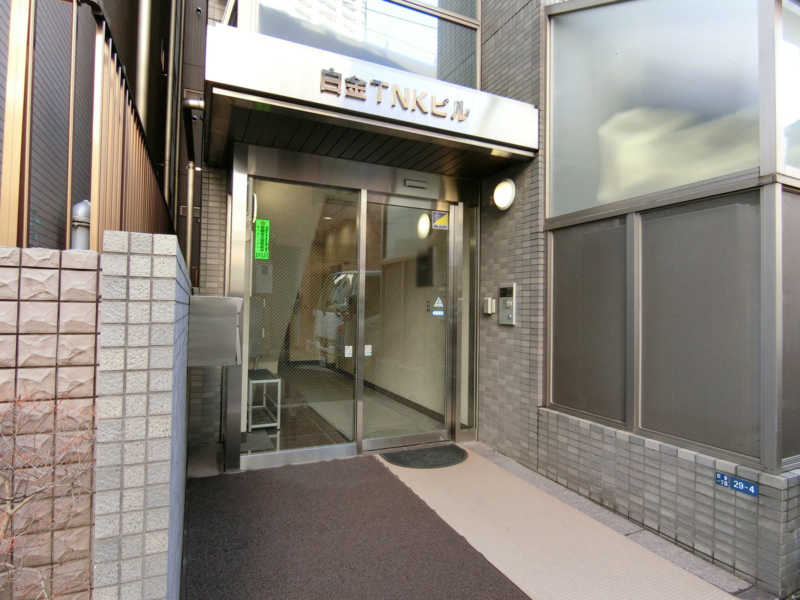 オフィスビルエントランス