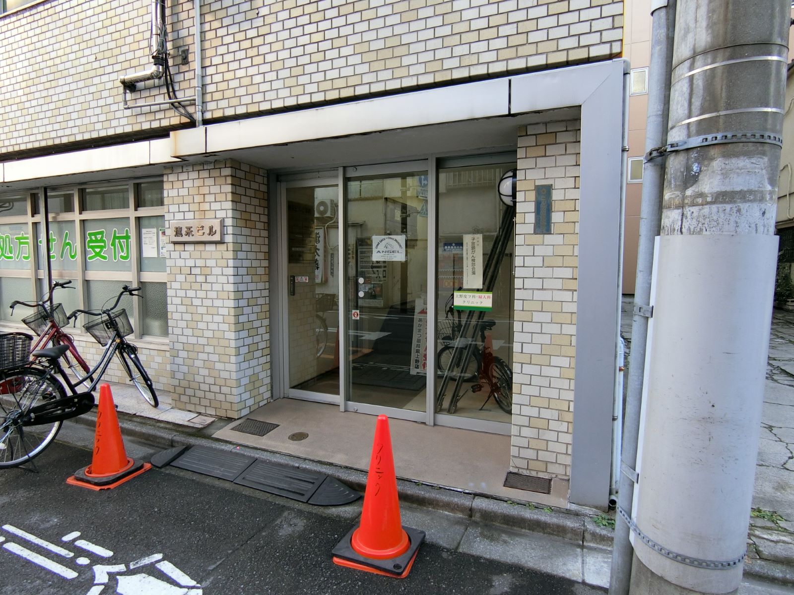 オフィス出入口
