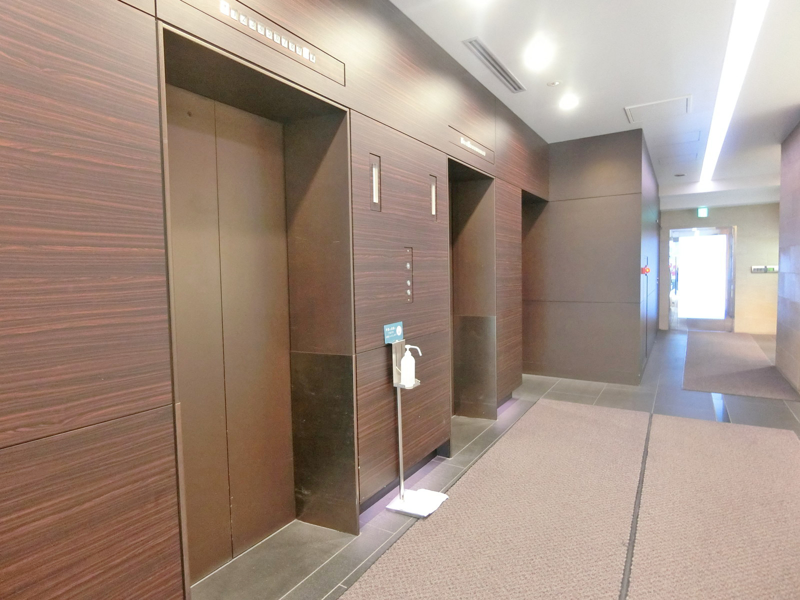 エレベーター(2基)