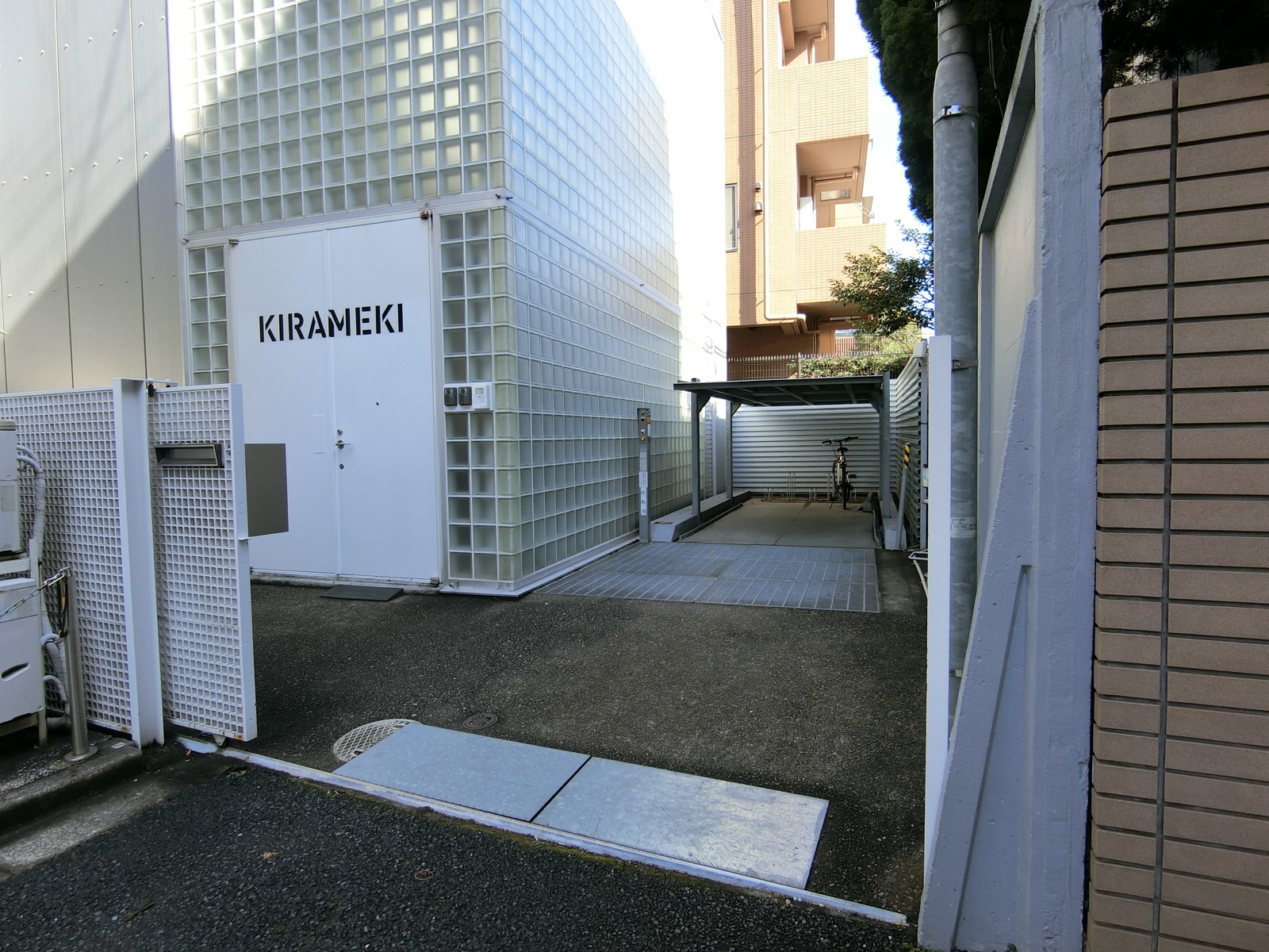 オフィス出入口