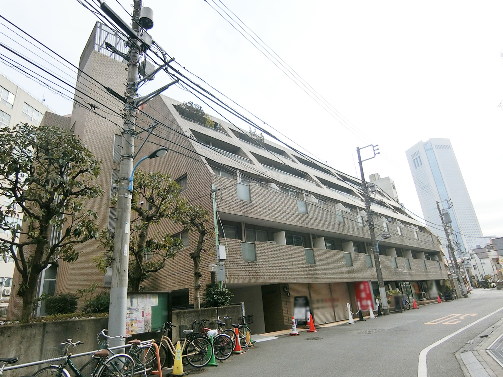 横長の外観