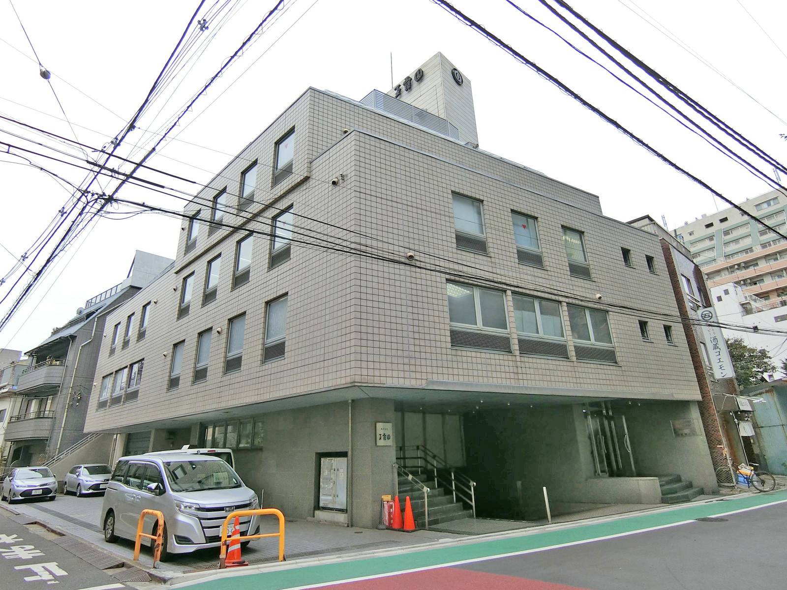 横長の外観写真