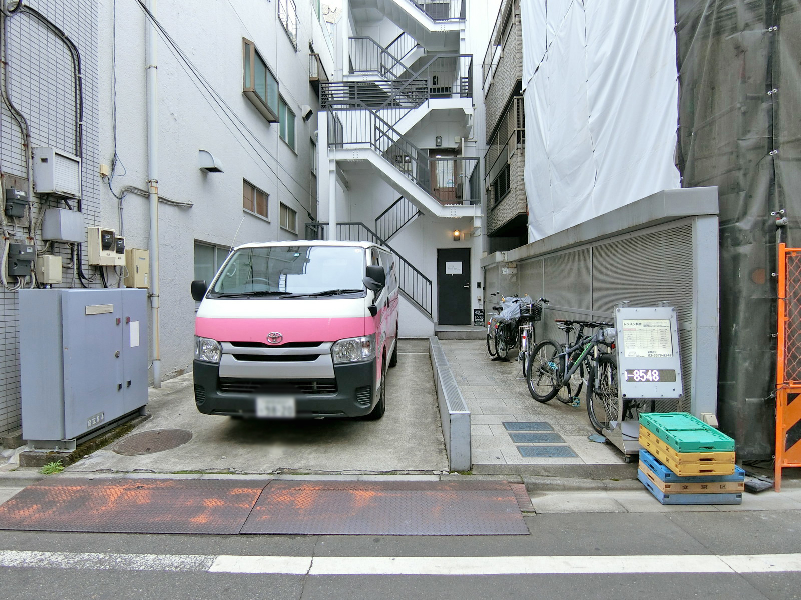 オフィス出入口