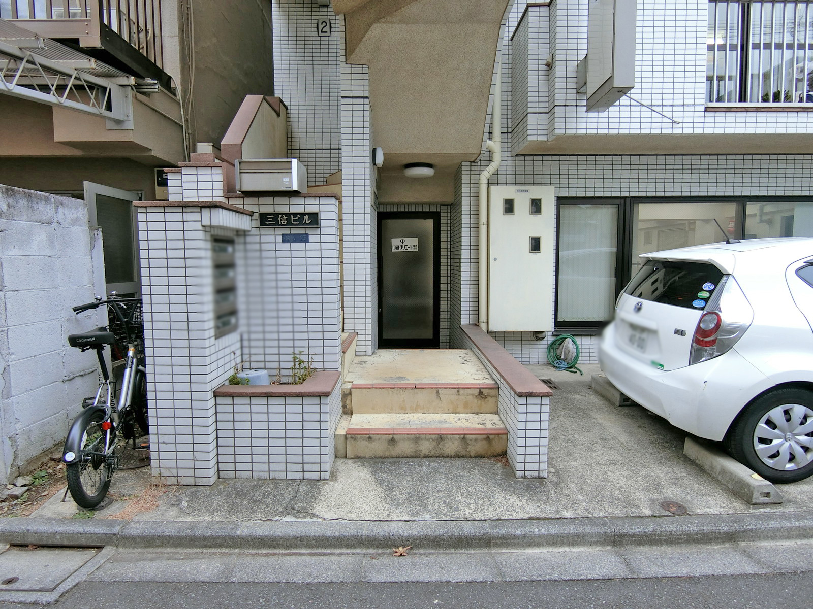 オフィス出入口