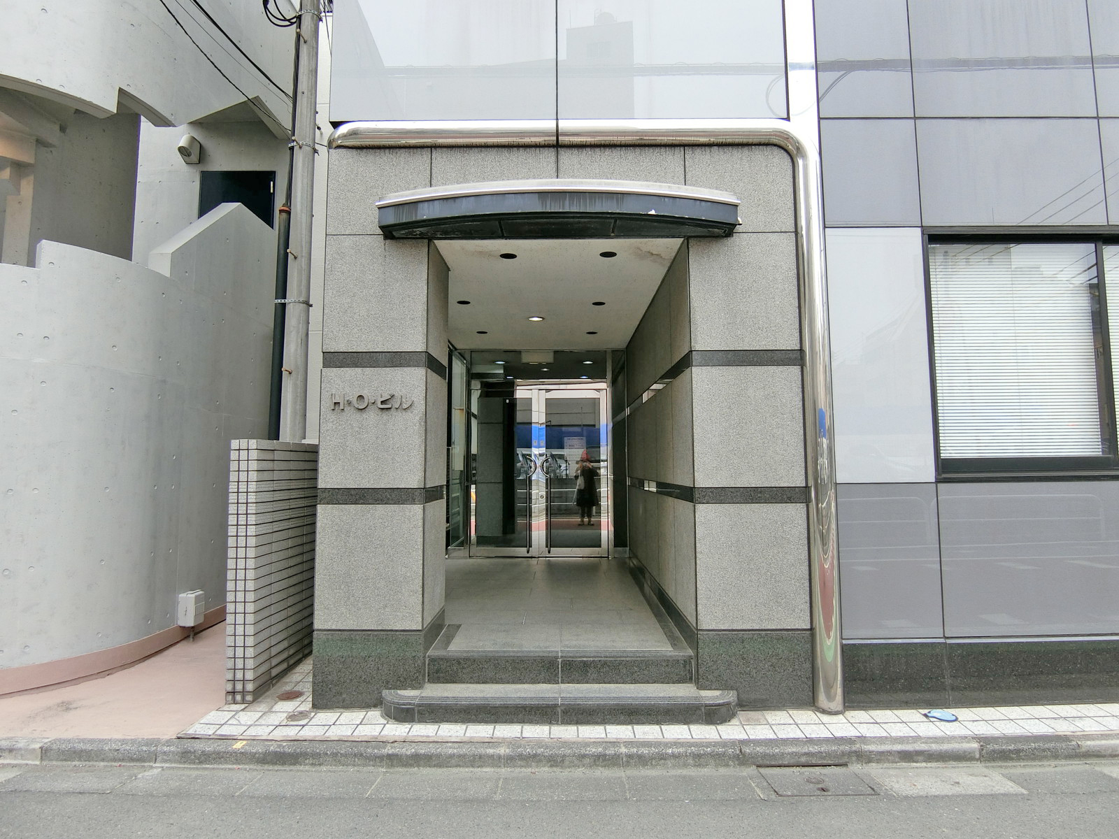 オフィス出入口