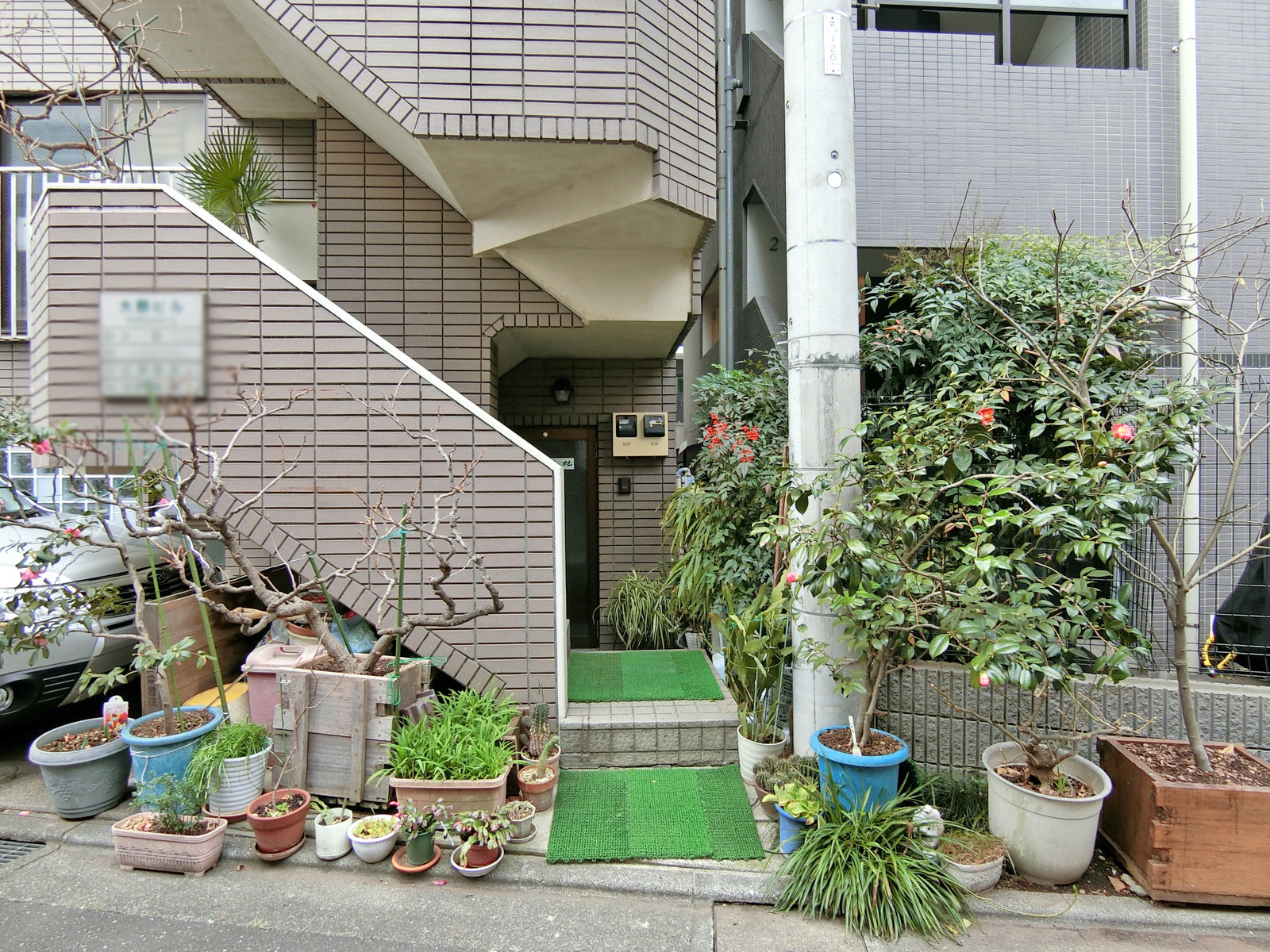 オフィス出入口