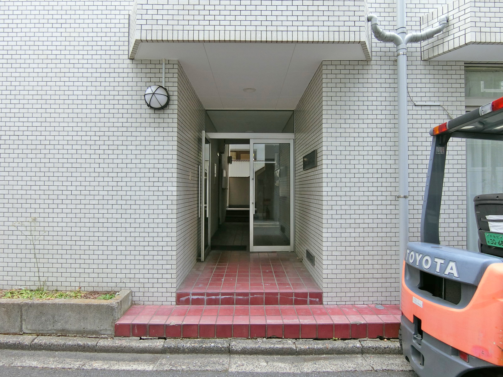 オフィス出入口